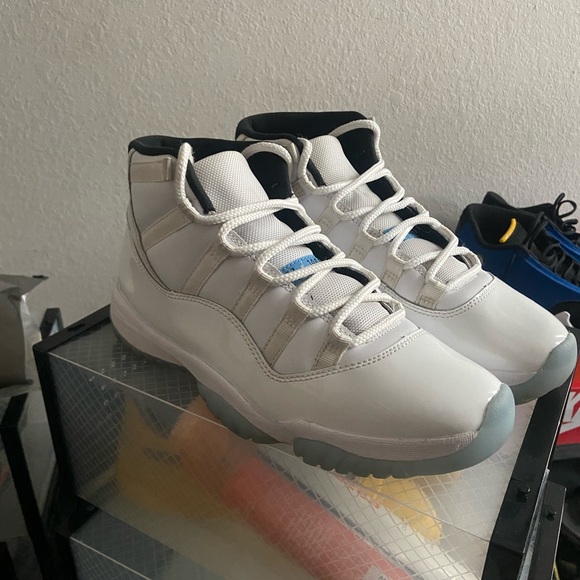 Jordan 11 Retro Legend Blues - Picture 1 of 3